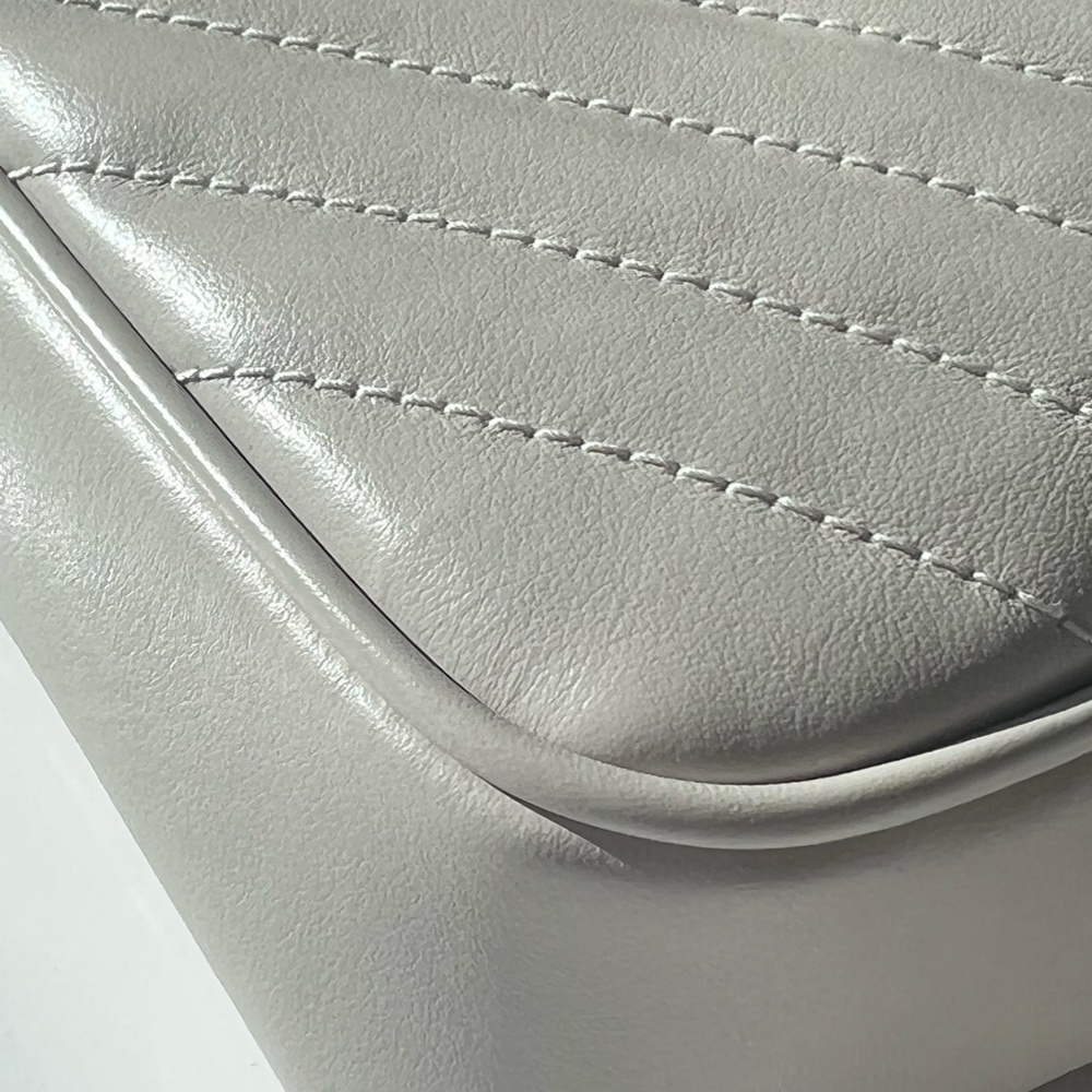 YSL Blanc Vintage Monogram Lou Camera shoulder/crossbody bag in calfskin leather - Picture 8 of 12